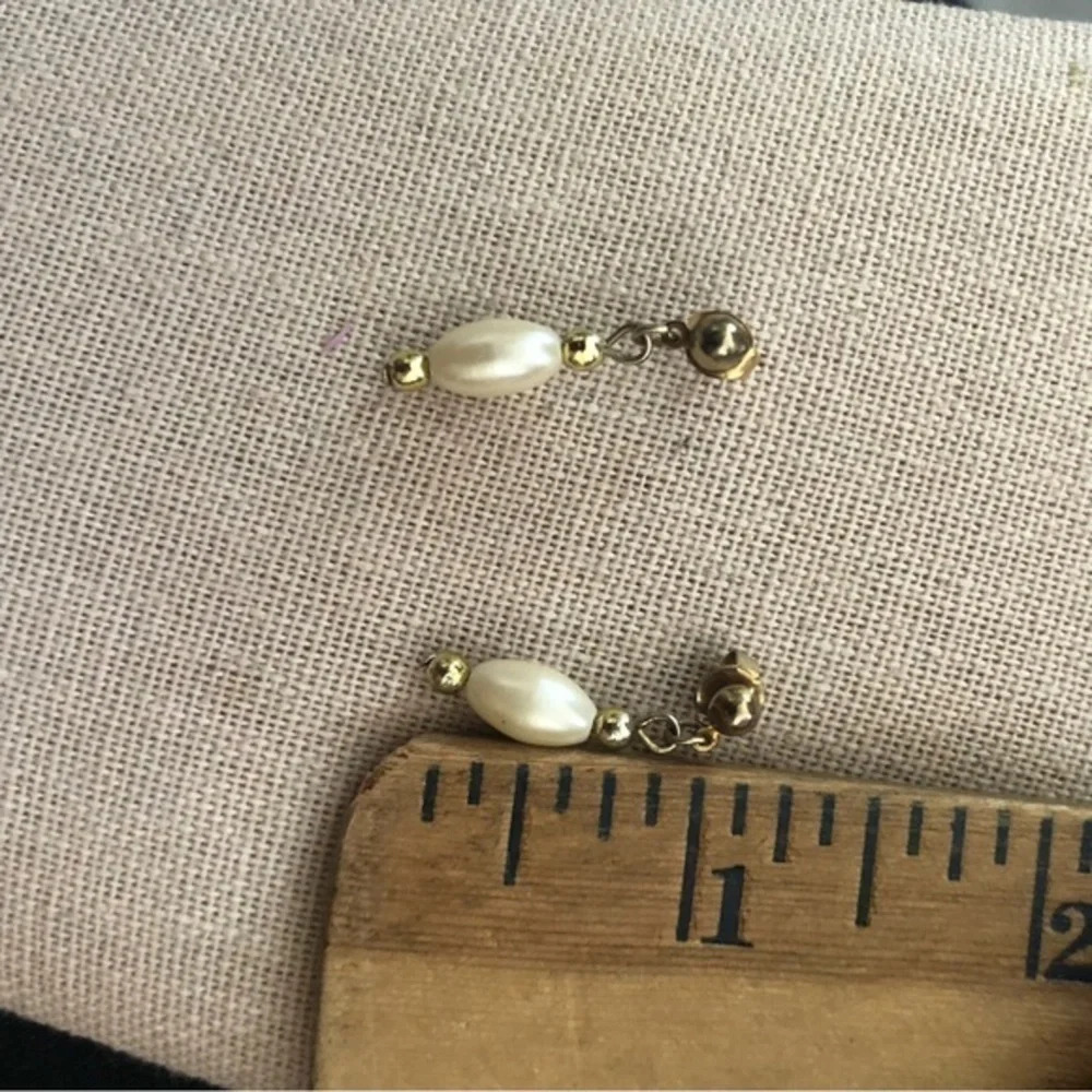 Vintage  Pierced Earrings - Picture 2 of 2